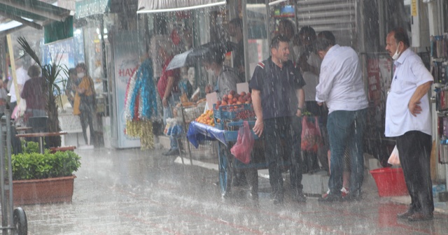 Beklenen yağmur Edirne'de başladı, İstanbul'a geliyor