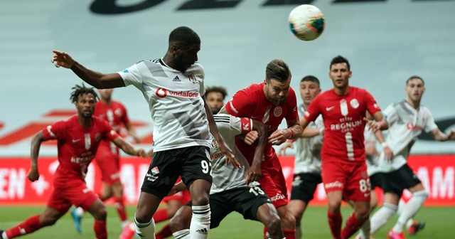 Beşiktaş evinde Antalyaspor’a 2-1 yenildi