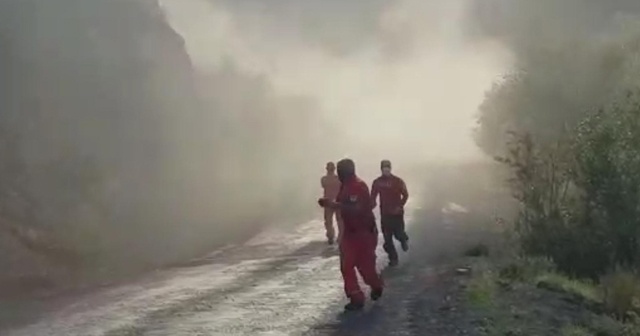 Bingöl’de artçı deprem sonrası heyelan anı kamerada