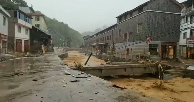 Çin’de sel felaketi: 5 ölü, 8 kayıp