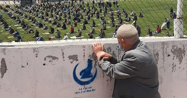 Cuma namazı için stada alınmayan dedeye Cumhurbaşkanı Erdoğan'dan hediye
