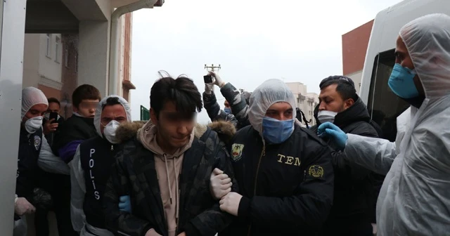Devlete hakaret eden 3 öğrenciye 7 yıl hapis istemi