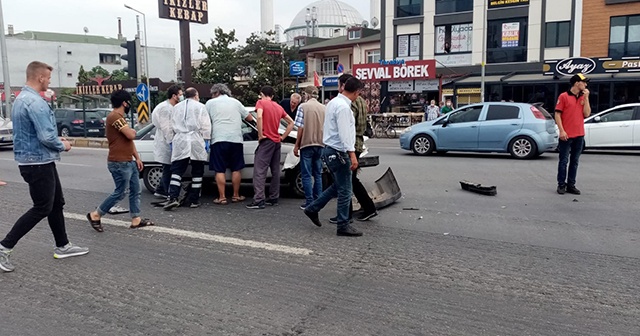 Duramayınca ambulansa çarptı