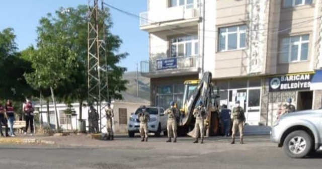 Elazığ&#039;da Sarıcan Belde Belediyesi Başkanı Polat ile sözde eşbaşkan Tağtekin&#039;e gözaltı