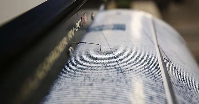 Endonezya'da 6,3 büyüklüğünde deprem