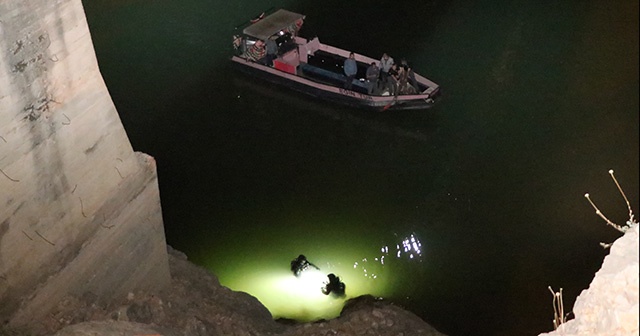 Erzincan&#039;da kamyonetin nehre düştüğü kazada ölü sayısı 5&#039;e çıktı