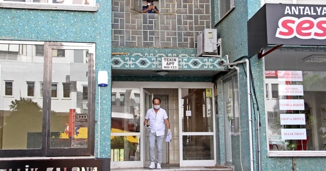 Eski avukatın ölümü, kuryenin kokuyu fark etmesiyle ortaya çıktı