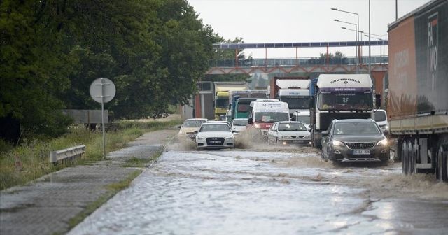 Eskişehir&#039;de sağanak etkili oldu