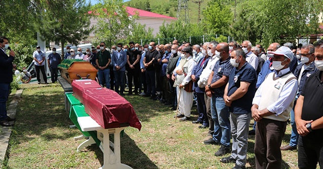 Fransa’da havuzda ölü bulunan anne ve iki çocuğu toprağa verildi