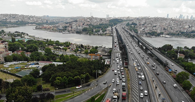 Haliç Köprüsü&#039;nde hafriyat kamyonunda yangın çıktı