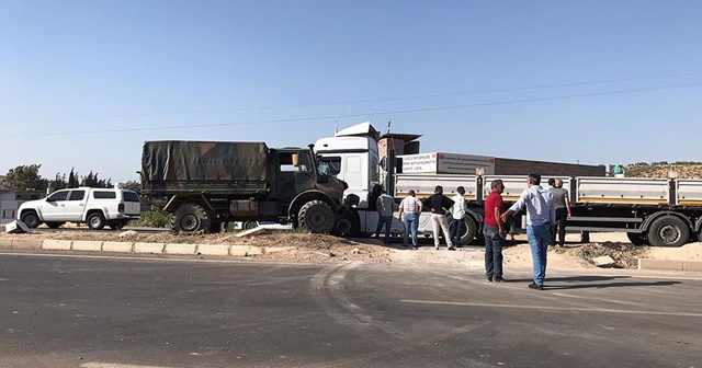 Hatay&#039;da tır ile askeri araç çarpıştı: 2 yaralı