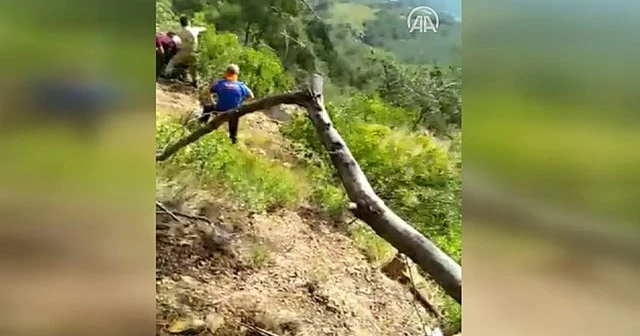 Hatay'da uçurumdaki yaralı genç askeri helikopterle kurtarıldı
