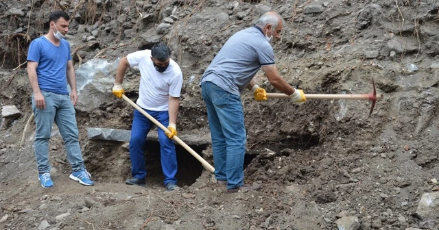 İnşaat kazısında lahit mezar bulundu