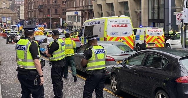 İskoçya&#039;da bıçaklı saldırı: 3 ölü