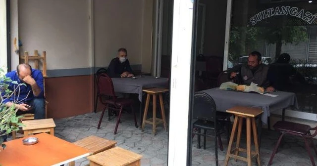 İstanbul'da kıraathaneler açıldı