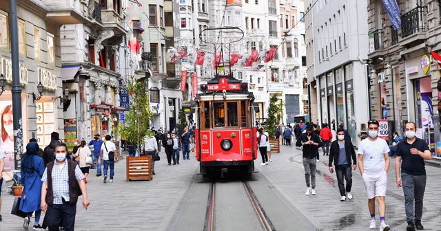 İstiklal Caddesi’nde yeni normale dönüş başladı