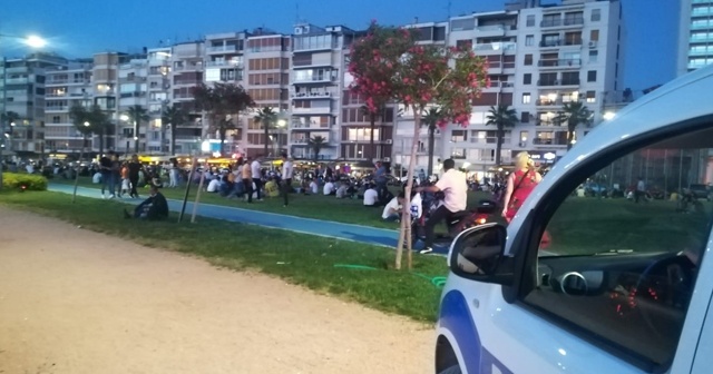 İzmir polisinden, yoğun sosyal mesafe ve maske mesaisi