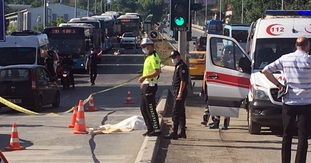 Kadıköy&#039;de halk otobüsünün çarptığı yaya feci şekilde can verdi