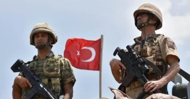 Kahraman baba, oğluyla vatan nöbetinde