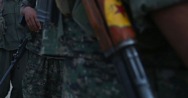 Kandırılarak YPG/PKK&#039;ya katılan oğullarının taziyesine gelen teröristleri kovdular