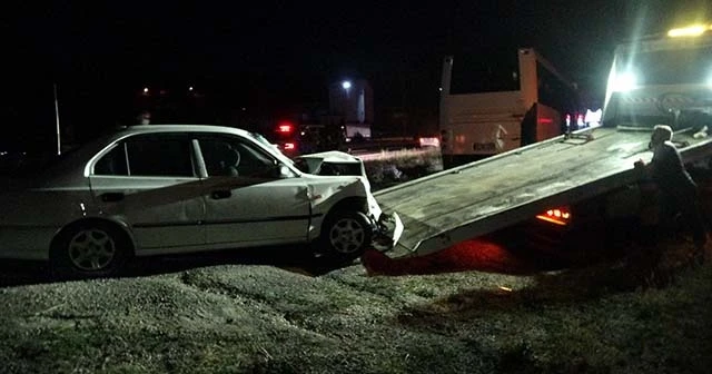 Kayseri&#039;de otomobil otobüse çarptı: 9 yaralı