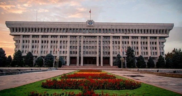 Kırgızistan Cumhurbaşkanlığı Ofisi'nin 8 çalışanında Kovid-19 tespit edildi
