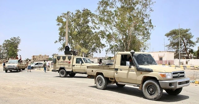 Libya ordusu Sirte'nin güneyinde iki bölgeyi ele geçirdi