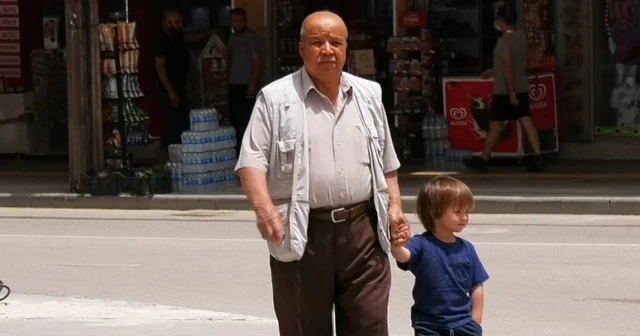 Maske takma zorunluluğu bulunan Isparta'da endişelendiren görüntüler