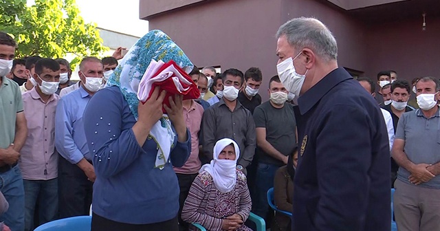 Milli Savunma Bakanı Akar&#039;dan şehit işçilerin ailelerine taziye ziyareti