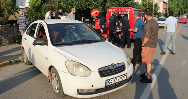 Otomobiller çarpıştı, araçta sıkışan sürücüyü itfaiye kurtardı