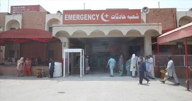 Pakistan'da bir günde Kovid-19 nedeniyle 105 kişi öldü