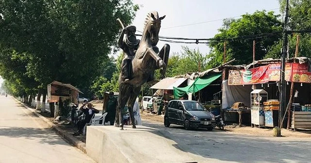 Pakistan&#039;da Ertuğrul Gazi heykeli dikildi