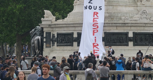 Paris’te artan ırkçılık ve polis şiddeti protesto edildi