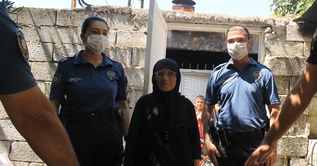 Reyhanlı polisi, Rahme Teyze&#039;yi sevinçten ağlattı