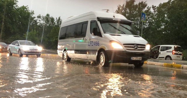 Sağanak yağışın etkisi altına aldığı Kocaeli’de hayat felç oldu