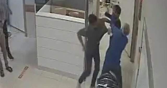 Sağlık çalışanlarına palalı saldırı güvenlik kamerasında
