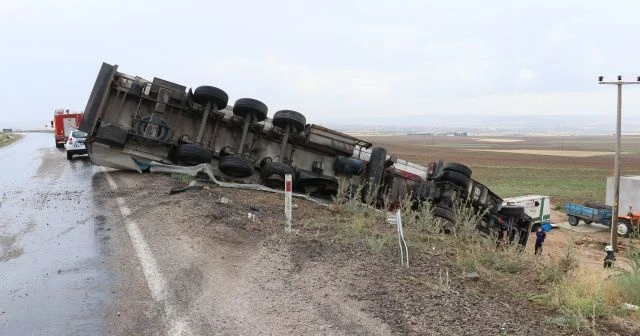 Şarampole devrilen tırdan burnu bile kanamadan çıktı