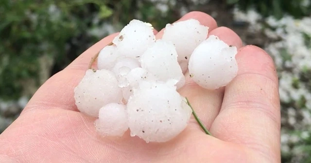 Sarıkamış’ta ceviz büyüklüğünde dolu yağdı