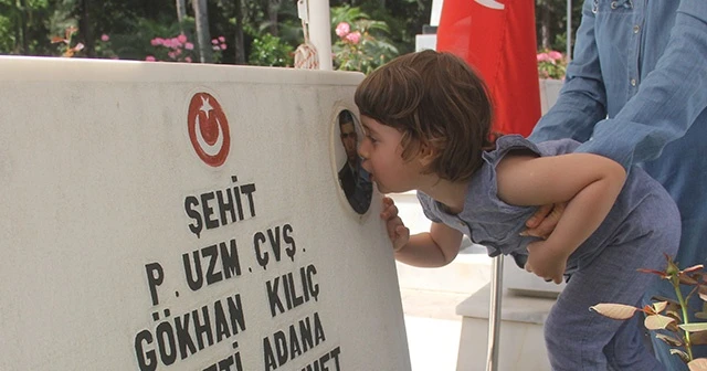 Şehit çocuklarının Babalar Günü kutlaması yürekleri dağladı