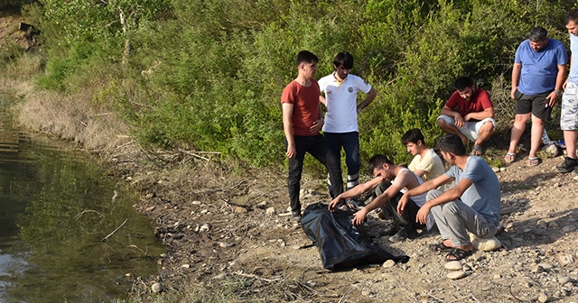 Serinlemek için baraj gölüne giren genç boğuldu