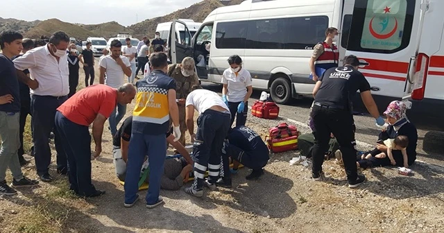 Siirt’te minibüs kamyonla çarpıştı
