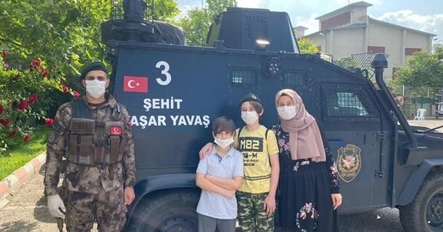 Sınava şehit babasının isminin yazılı olduğu zırhlı araçla gitti