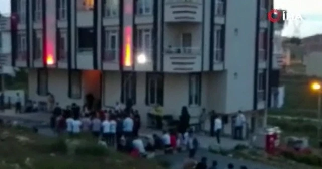 Sokak ortasında düğün yaptılar