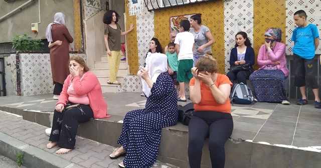 Sultangazi’de boşaltılan bina tekrar sallandı