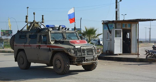 Suriye&#039;de Rus askeri aracının altında bomba patladı