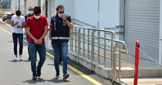 Tabancayı kontrol ederken arkadaşını öldürdü