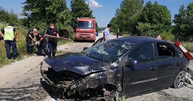 Takla atan otomobilde 4 kişi yaralandı