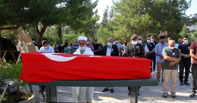 Terhisine bir gün kala kazada yaşamını yitiren asteğmen toprağa verildi