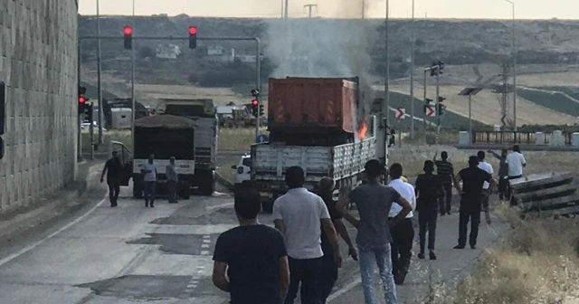 Tır dorsesindeki kamyon alev aldı