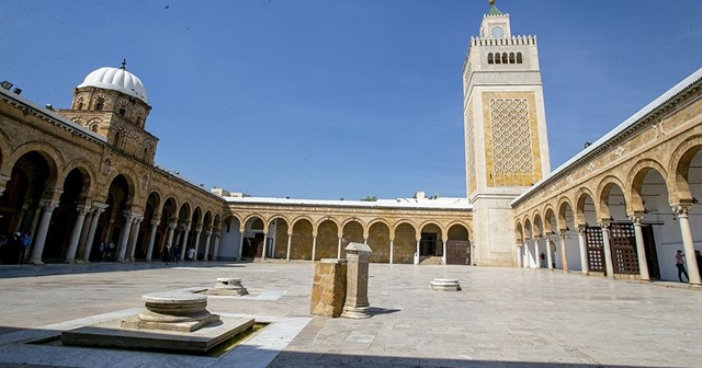 Tunus&#039;ta camiler, kafeler ve turistik yerler yarın açılıyor